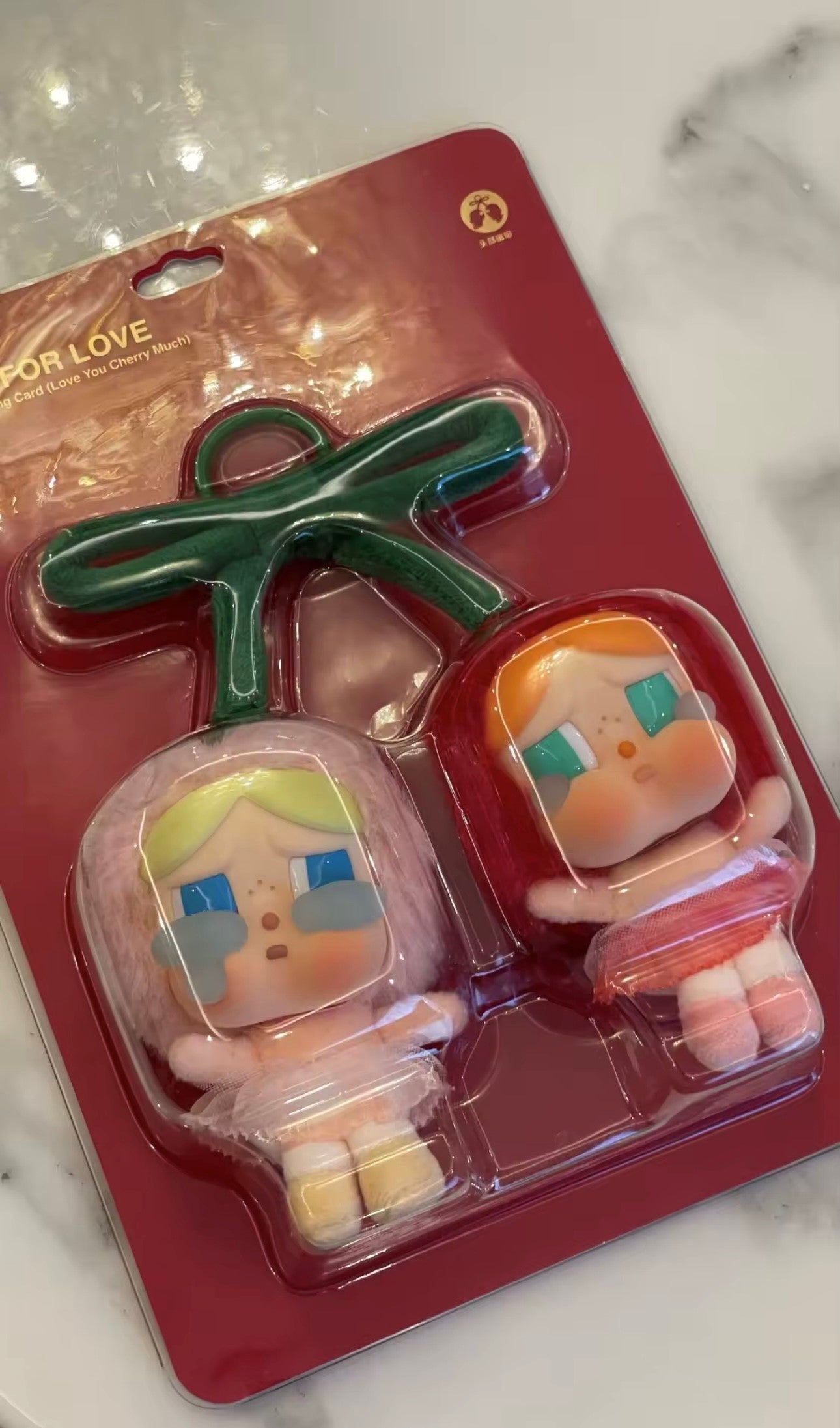 CRYBABY Cerezas- Crying for Love Serie - Colgante de Peluche Coleccionable