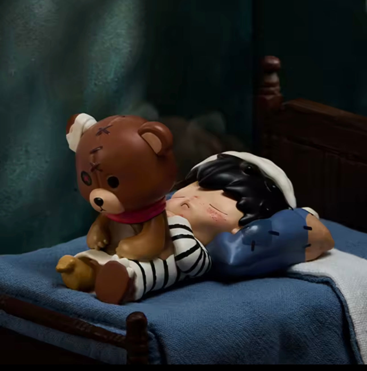 HIRONO x Parque Misterioso Series (+ Pedestal fantasmal con luz) - Figura Coleccionable / Caja Misteriosa