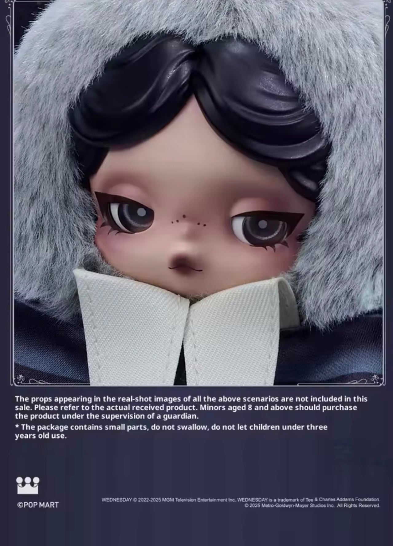 SKULLPANDA × WEDNESDAY Plush Charm (Exclusiva) - Nightfall Academy Uniform Version - Colgante de Peluche