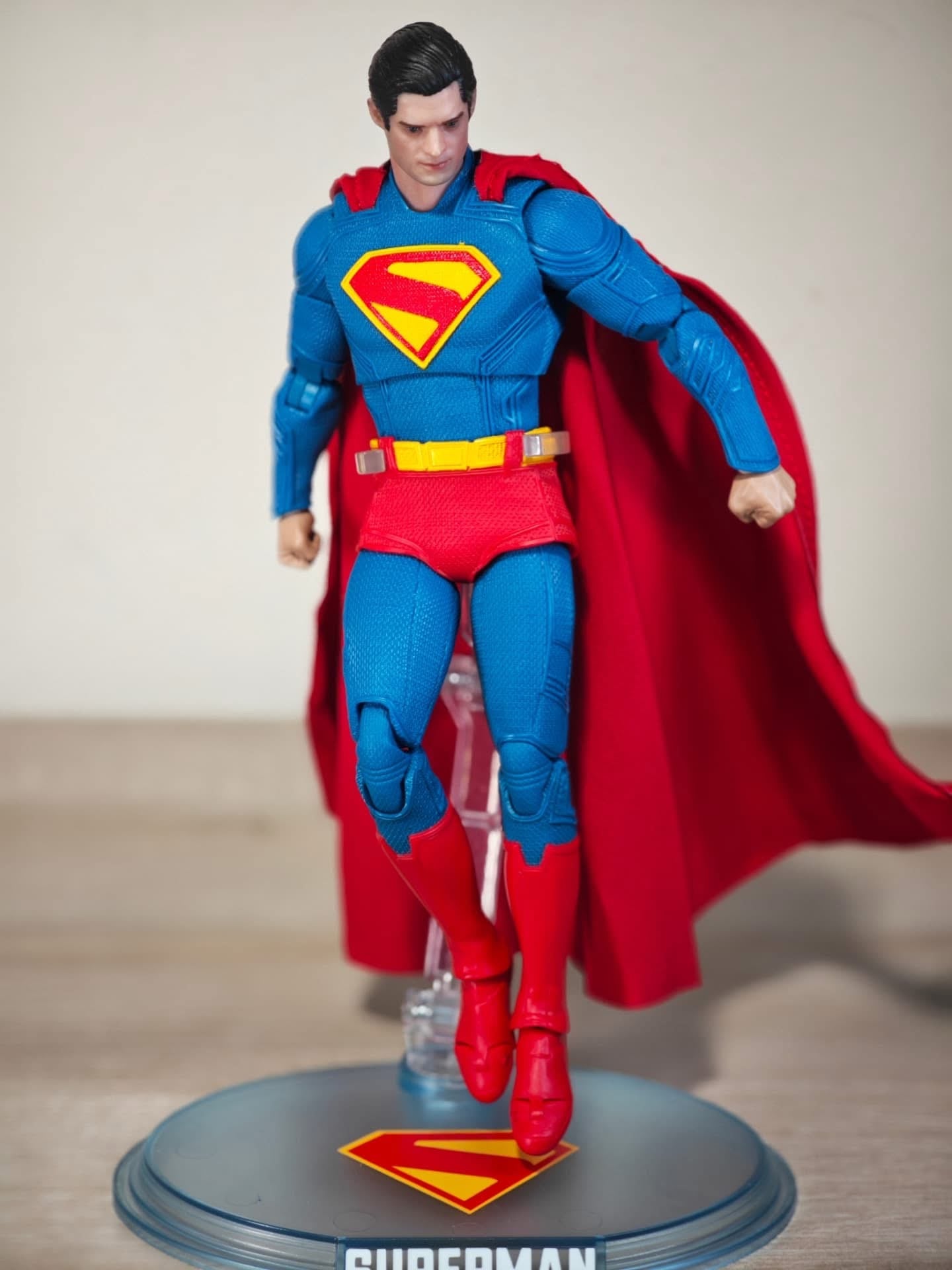 SUPERMAN (con Krypto) (versión Deluxe) - Figura Coleccionable