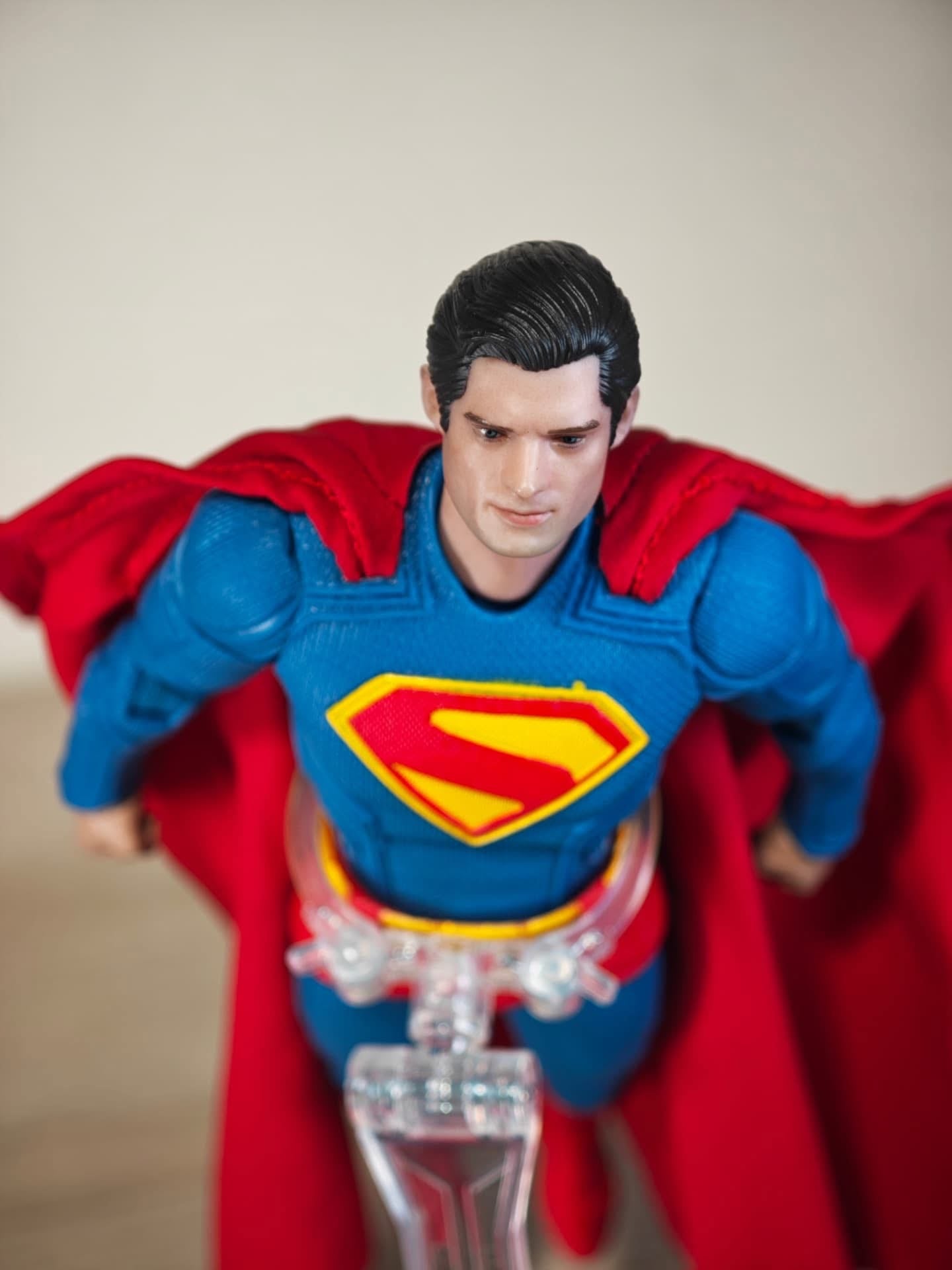 SUPERMAN (con Krypto) (versión Deluxe) - Figura Coleccionable