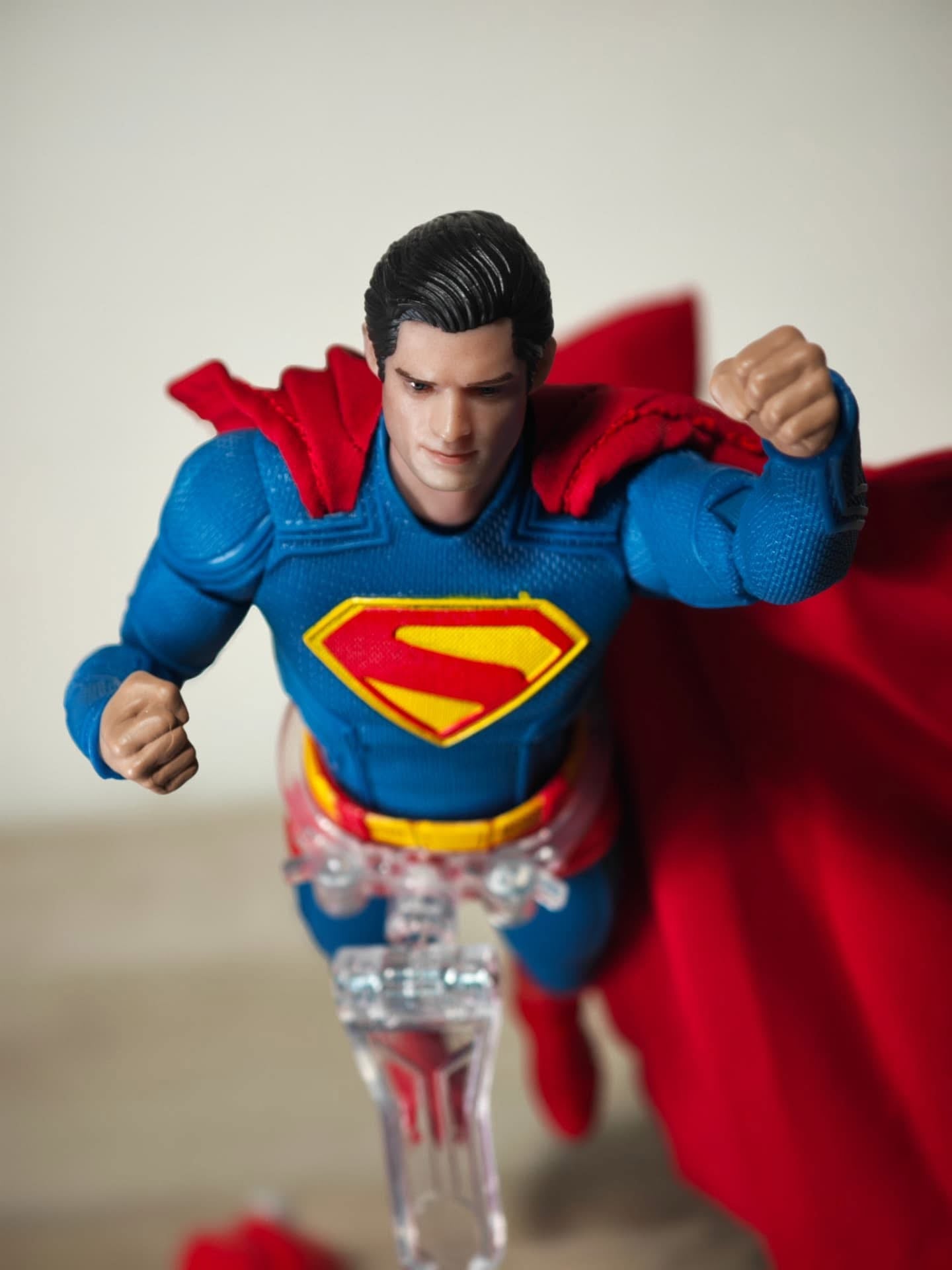 SUPERMAN (con Krypto) (versión Deluxe) - Figura Coleccionable