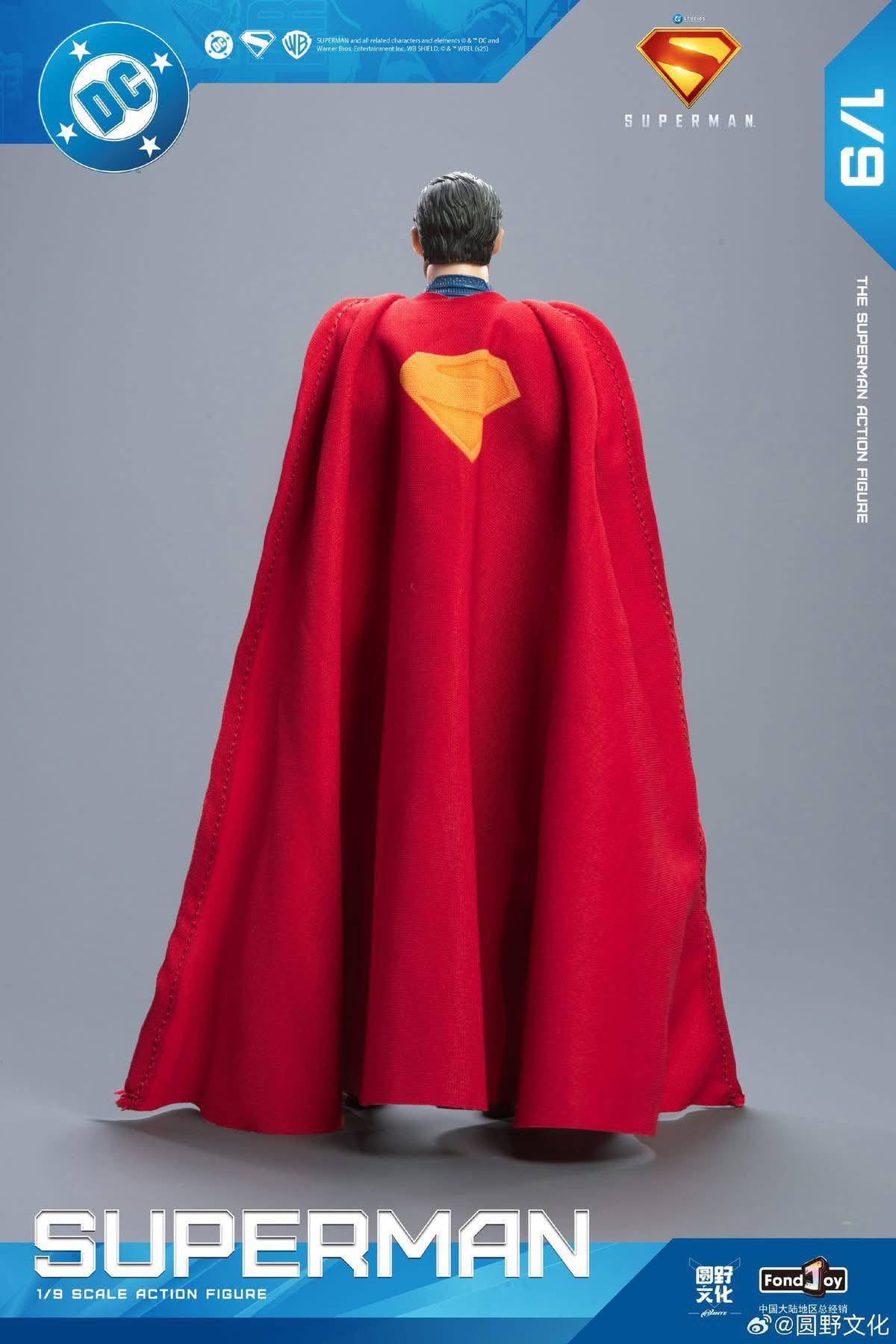 SUPERMAN (con Krypto) (versión Deluxe) - Figura Coleccionable