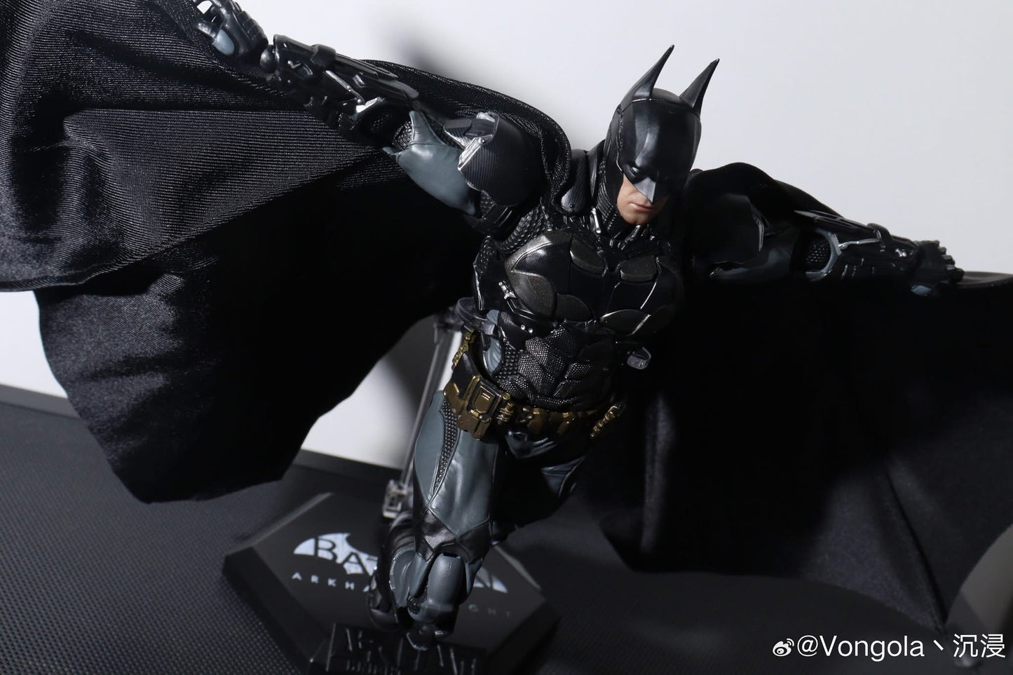 BATMAN - Arkham Knight V8.04 - LPZZ DC001 - Figura Coleccionable