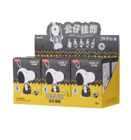 SNOOPY - 75th Aniversary Peanuts Serie - Colgante de Peluche / Caja Misteriosa (PEDIDO)