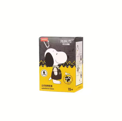 SNOOPY - 75th Aniversary Peanuts Serie - Colgante de Peluche / Caja Misteriosa