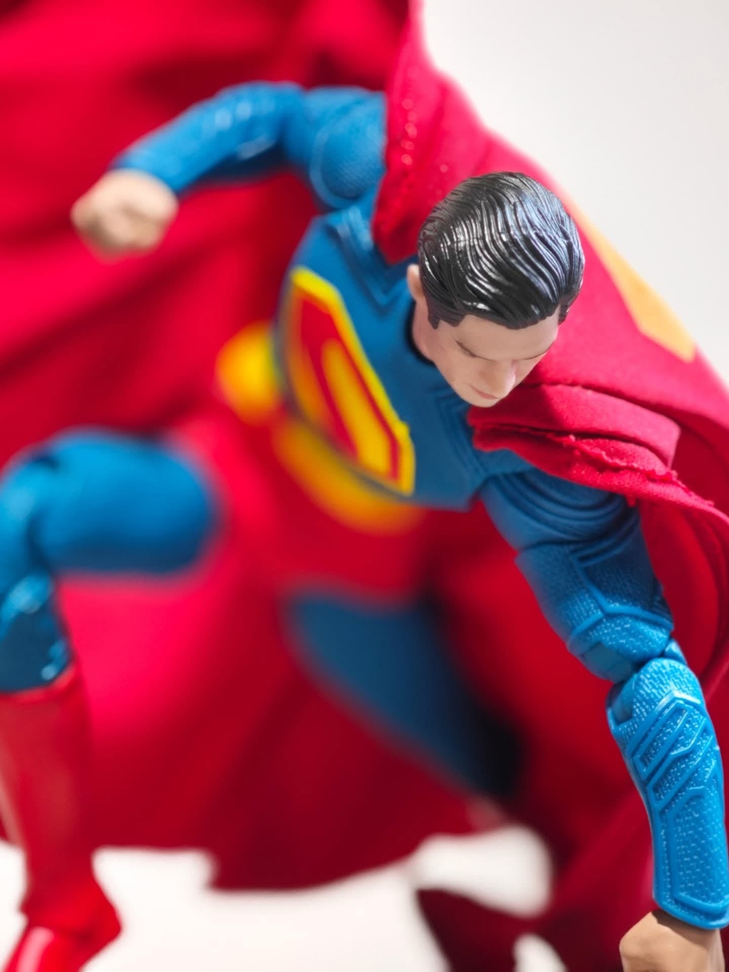 SUPERMAN (con Krypto) (versión Deluxe) - Figura Coleccionable