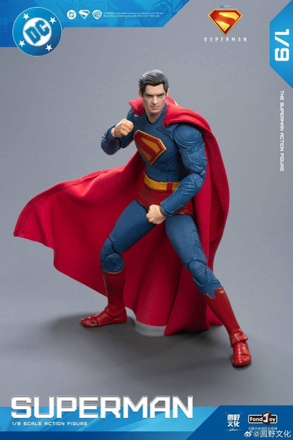 SUPERMAN (con Krypto) (versión Deluxe) - Figura Coleccionable