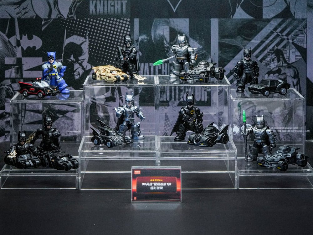 DC BATMAN DEFENDER Version 01 - Legendary Batman Assemble - Model Kits Blokees - Figura Coleccionable / Caja Misteriosa